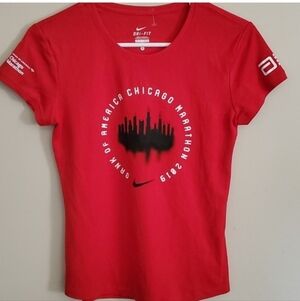 Nike dri-fit top women's size small s red short sleeve tee Chicago Marathon Run